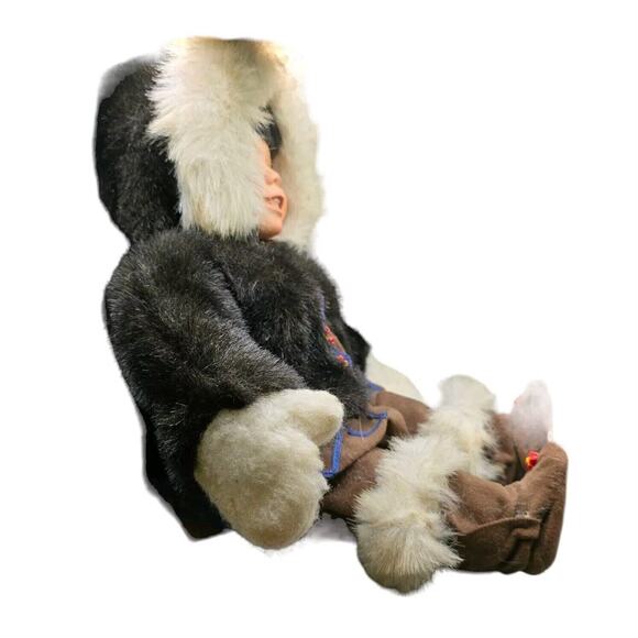 1992 Ethnic Eskimo Doll Porcelain by Danbury Mint Collectors Doll Vintage - Picture 3 of 16